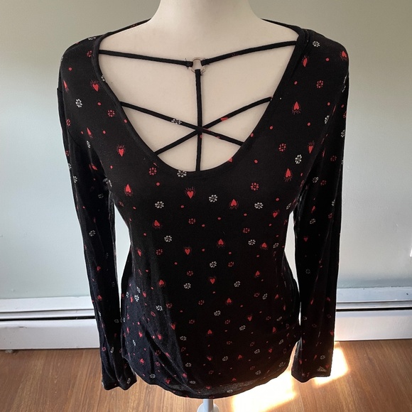 🆕 Black Flower and Heart Long Sleeve Top w/ Strappy Neck Design - Size M - Picture 4 of 8
